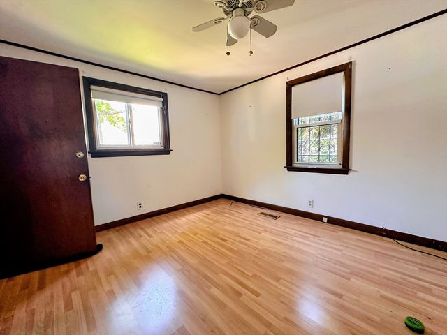 27 Flint St, Lynn, MA 01905