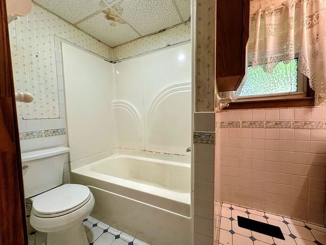 27 Flint St, Lynn, MA 01905