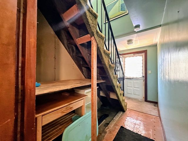27 Flint St, Lynn, MA 01905