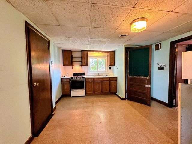 27 Flint St, Lynn, MA 01905