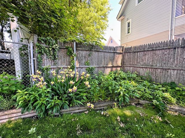 27 Flint St, Lynn, MA 01905