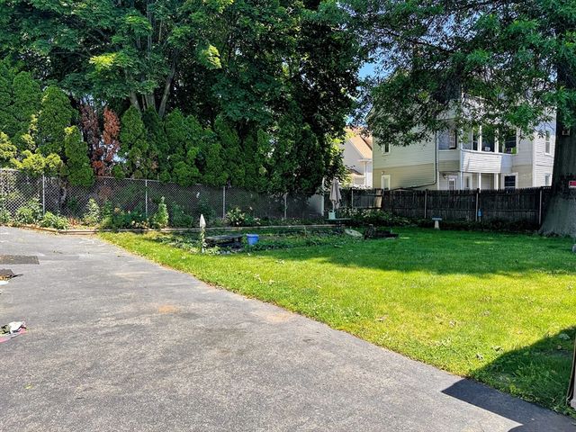 27 Flint St, Lynn, MA 01905