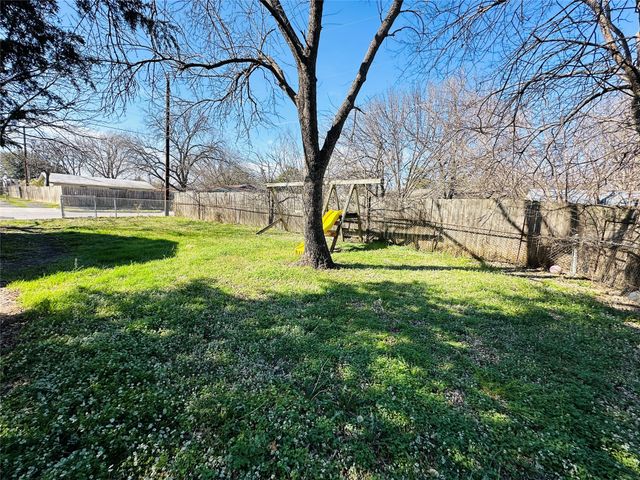 4801 Stephanie Drive, Haltom City, TX 76117