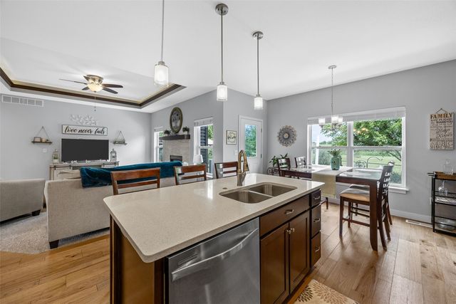 1698 Bridge Creek Ct, Marion, IA 52302