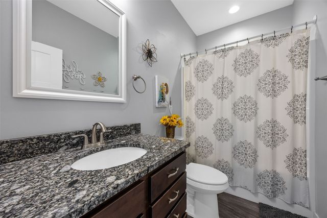 1698 Bridge Creek Ct, Marion, IA 52302
