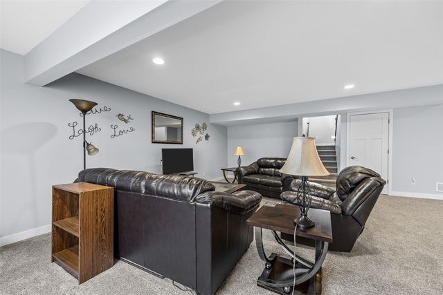 1698 Bridge Creek Ct, Marion, IA 52302