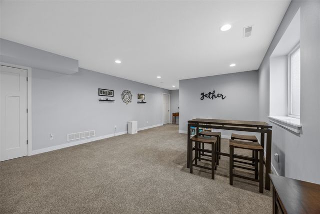 1698 Bridge Creek Ct, Marion, IA 52302
