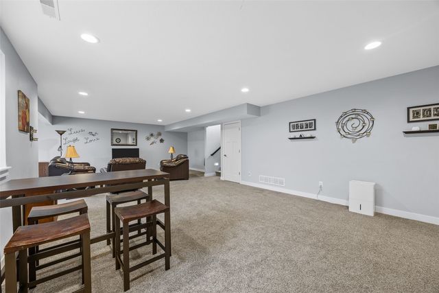 1698 Bridge Creek Ct, Marion, IA 52302