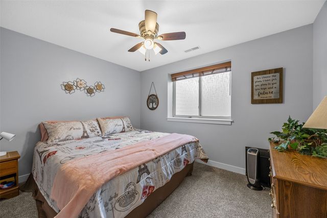 1698 Bridge Creek Ct, Marion, IA 52302
