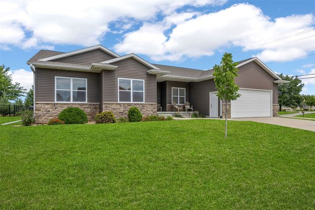 1698 Bridge Creek Ct, Marion, IA 52302