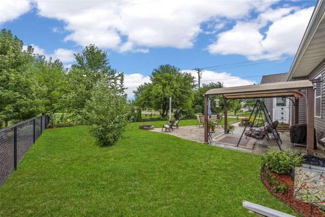 1698 Bridge Creek Ct, Marion, IA 52302
