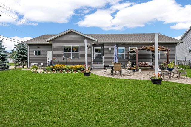 1698 Bridge Creek Ct, Marion, IA 52302
