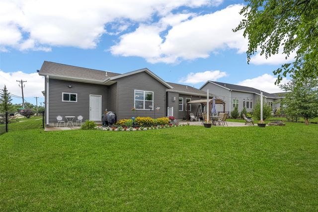 1698 Bridge Creek Ct, Marion, IA 52302