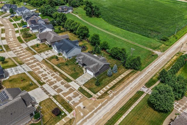 1698 Bridge Creek Ct, Marion, IA 52302