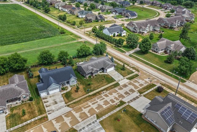 1698 Bridge Creek Ct, Marion, IA 52302