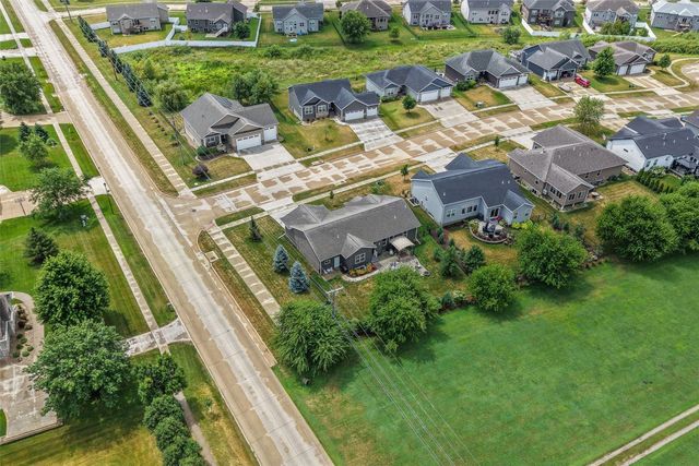 1698 Bridge Creek Ct, Marion, IA 52302