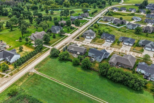 1698 Bridge Creek Ct, Marion, IA 52302