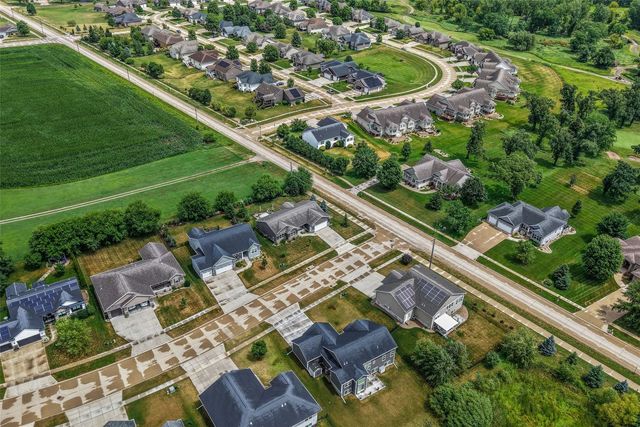 1698 Bridge Creek Ct, Marion, IA 52302
