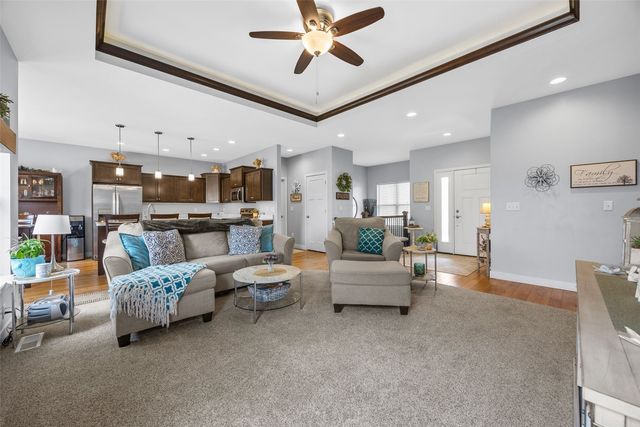 1698 Bridge Creek Ct, Marion, IA 52302