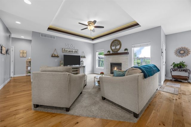 1698 Bridge Creek Ct, Marion, IA 52302