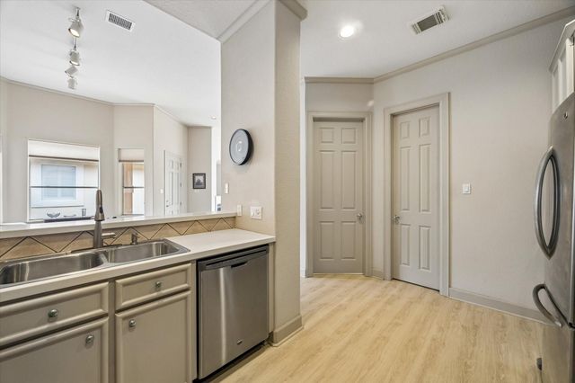 316 Harborside Circle, League City, TX 77565