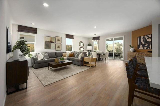 2051 Shoreline Dr, Riverbank, CA 95367