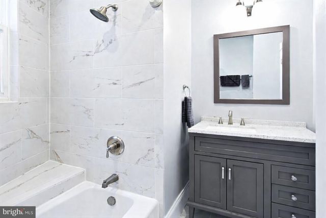 1004 11TH ST NE, Washington, DC 20002