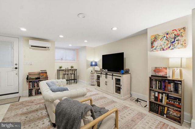 1004 11TH ST NE, Washington, DC 20002