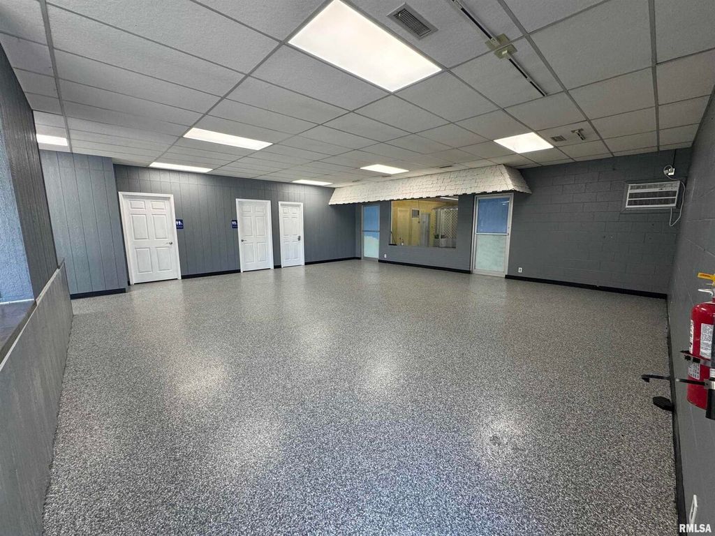 Image 11 of property listing at 705 S POPLAR Street, Centralia, IL 62801