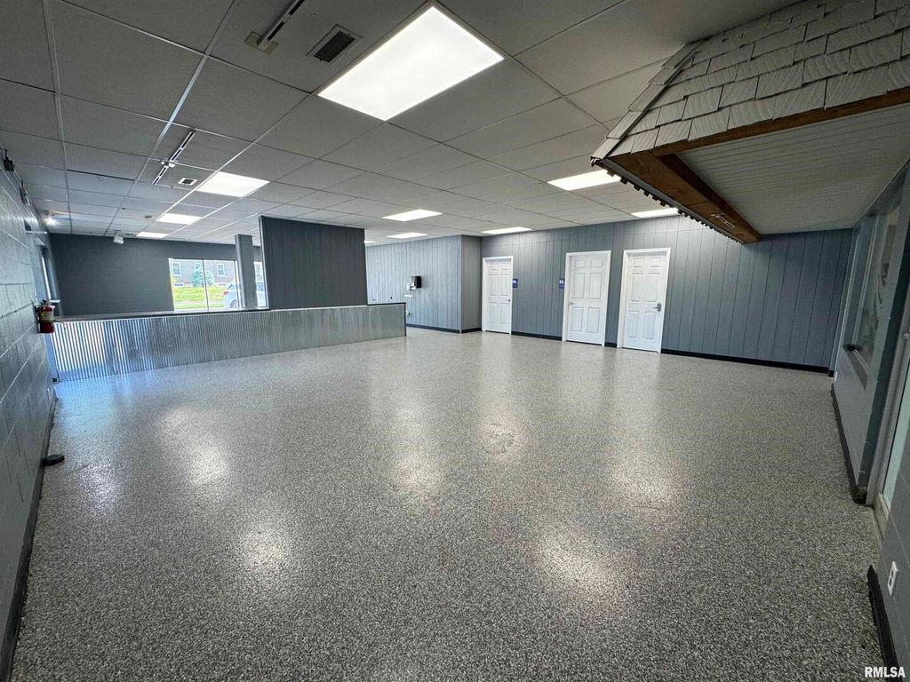 Image 12 of property listing at 705 S POPLAR Street, Centralia, IL 62801