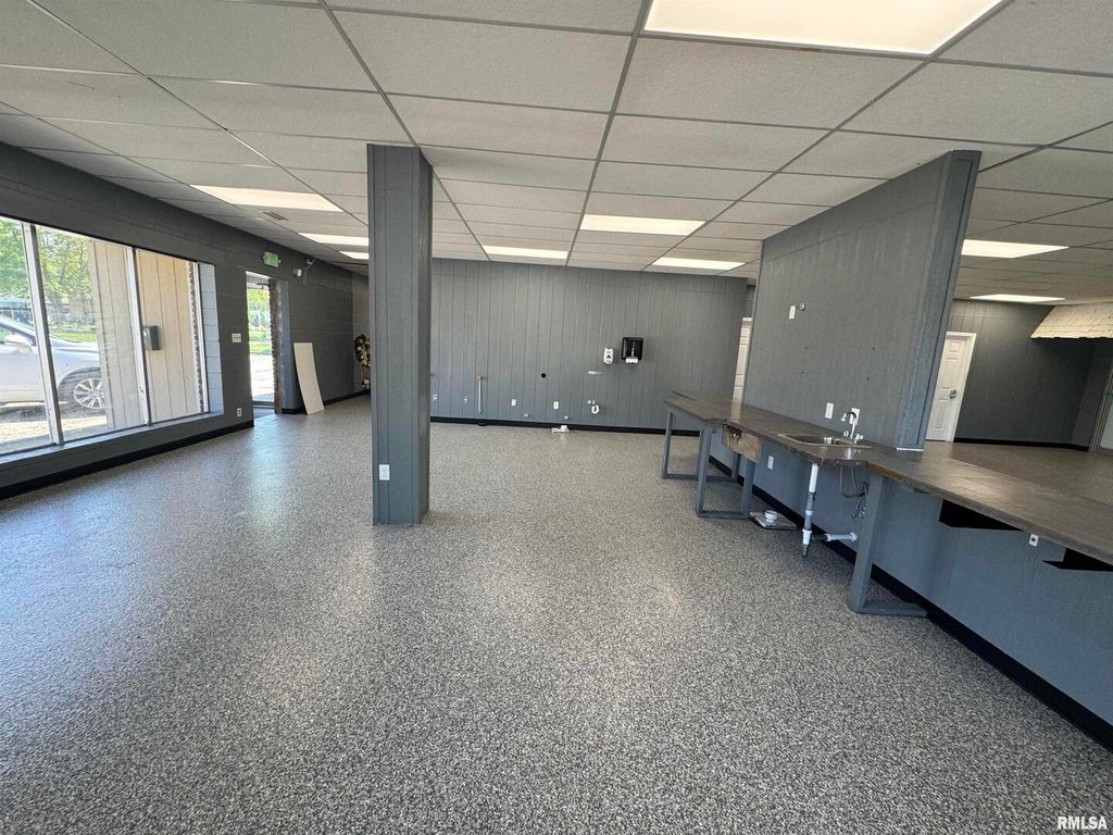 Image 15 of property listing at 705 S POPLAR Street, Centralia, IL 62801