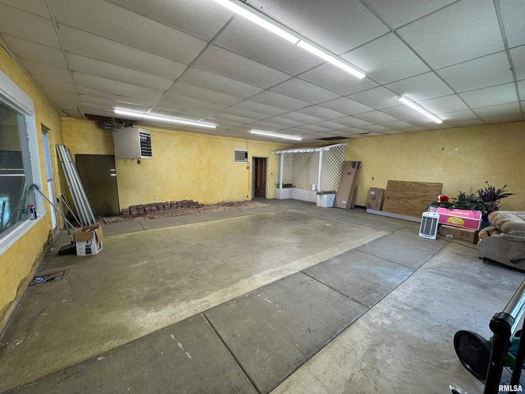 Image 29 of property listing at 705 S POPLAR Street, Centralia, IL 62801