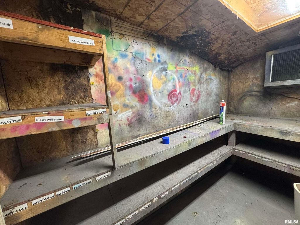 Image 35 of property listing at 705 S POPLAR Street, Centralia, IL 62801