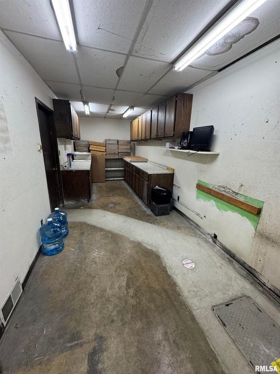 Image 36 of property listing at 705 S POPLAR Street, Centralia, IL 62801