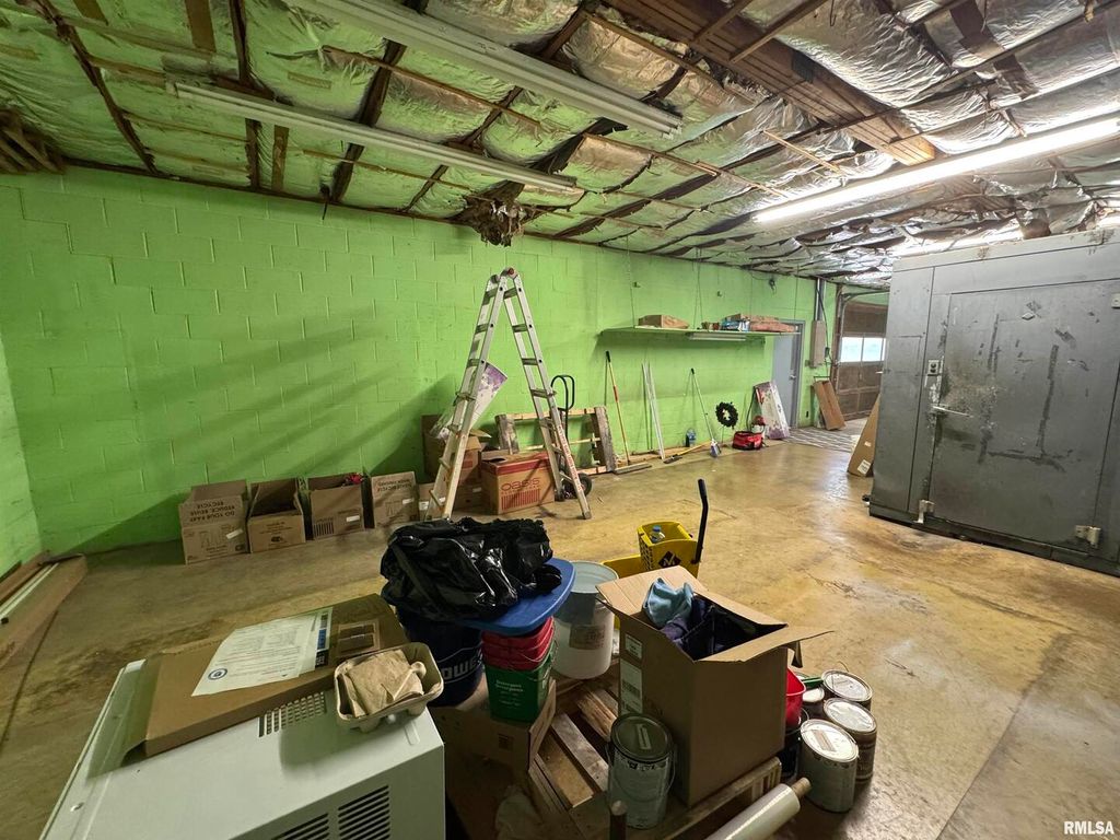 Image 40 of property listing at 705 S POPLAR Street, Centralia, IL 62801