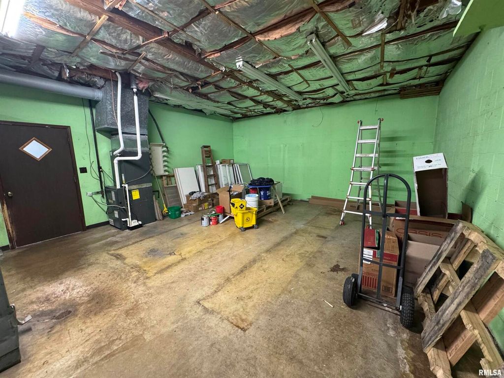 Image 42 of property listing at 705 S POPLAR Street, Centralia, IL 62801