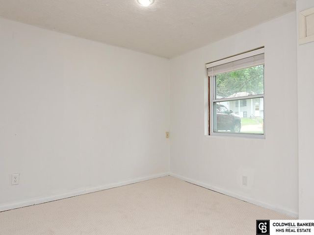 6917 N 65Th Avenue, Omaha, NE 68152