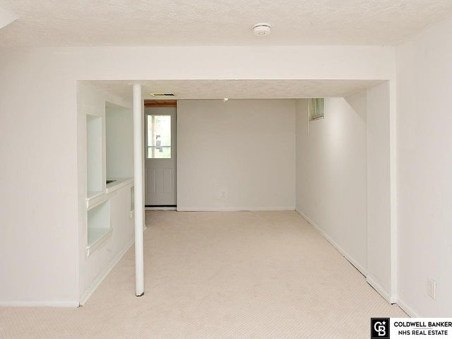 6917 N 65Th Avenue, Omaha, NE 68152