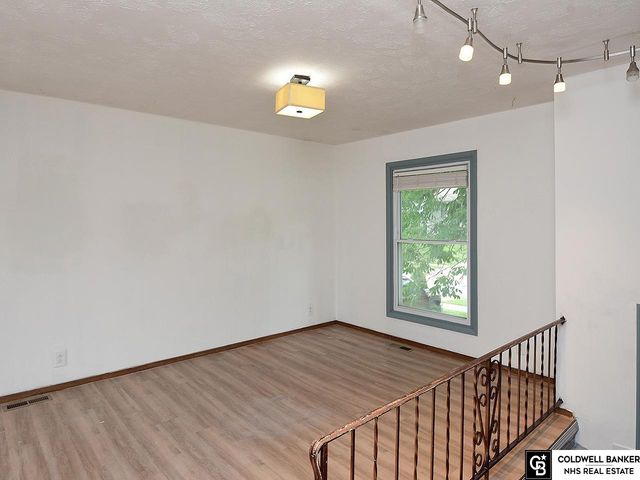 6917 N 65Th Avenue, Omaha, NE 68152