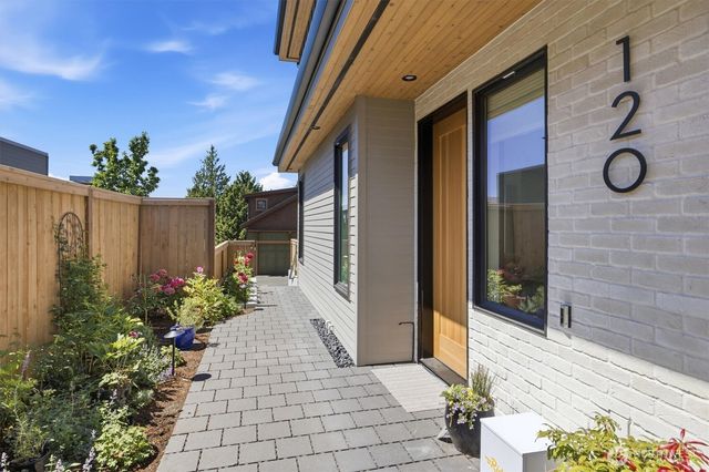 120 15th Avenue, Kirkland, WA 98033