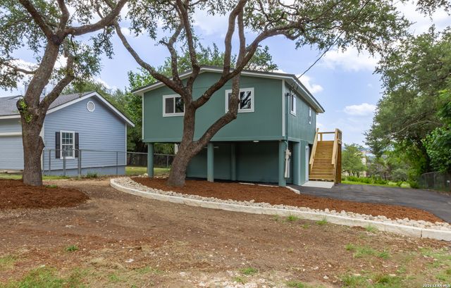 1560 Skyline Hls, Canyon Lake, TX 78133