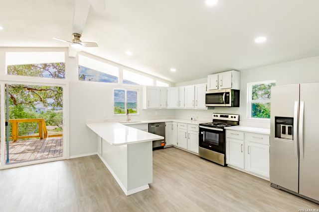 1560 Skyline Hls, Canyon Lake, TX 78133