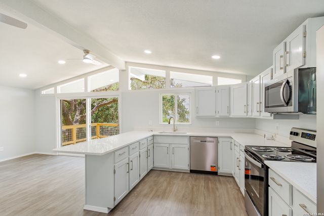 1560 Skyline Hls, Canyon Lake, TX 78133