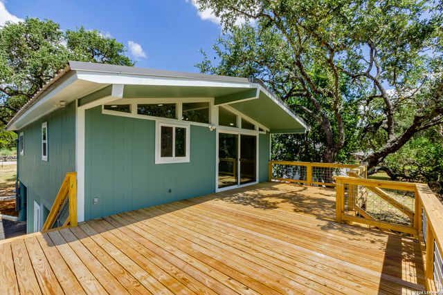 1560 Skyline Hls, Canyon Lake, TX 78133