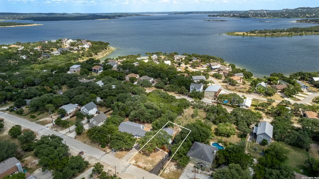 1560 Skyline Hls, Canyon Lake, TX 78133