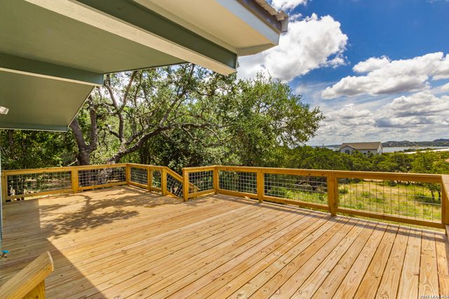 1560 Skyline Hls, Canyon Lake, TX 78133