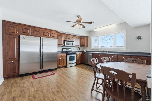 6722 E McGuire Road, Churubusco, IN 46723