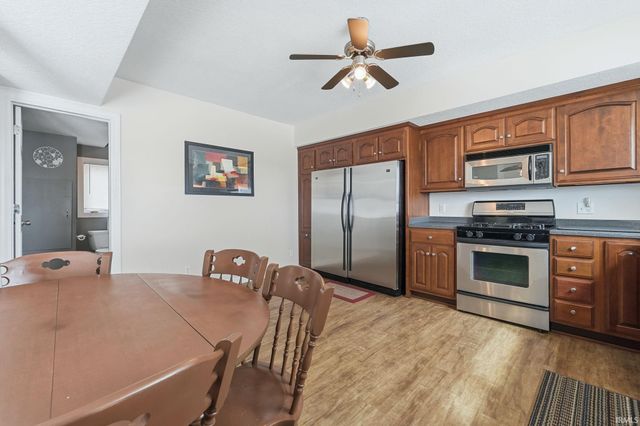 6722 E McGuire Road, Churubusco, IN 46723