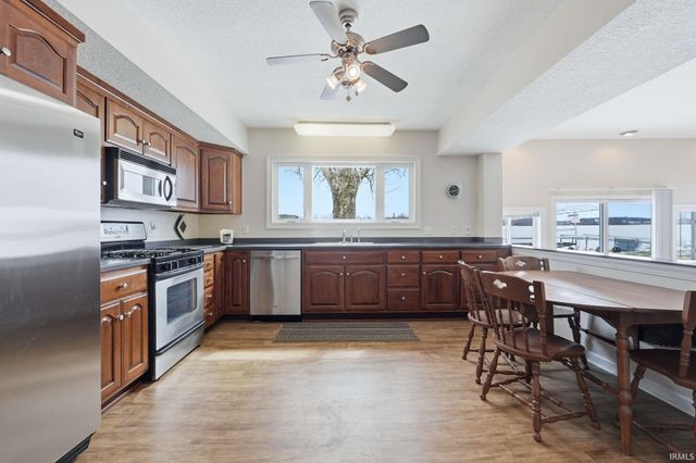 6722 E McGuire Road, Churubusco, IN 46723