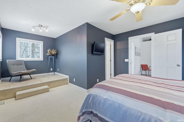 6722 E McGuire Road, Churubusco, IN 46723